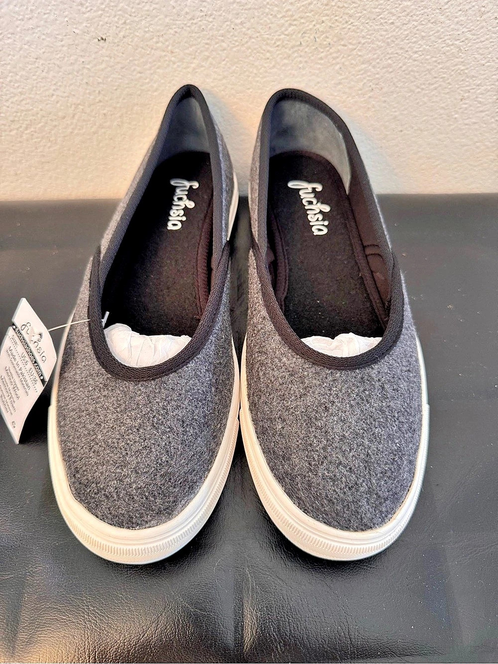 Fuchsia Crossover Gray Women's Gray & White Slip-On Flats shoes NWT
